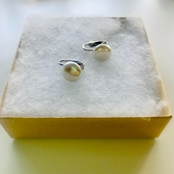 Vintage White Clip-On Earrings - Picture 1 of 3